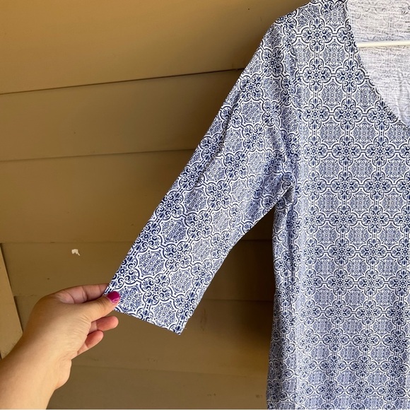 Chico's Medallion Tiles Tee - Size M - Modest Casual Comfy - Picture 3 of 5